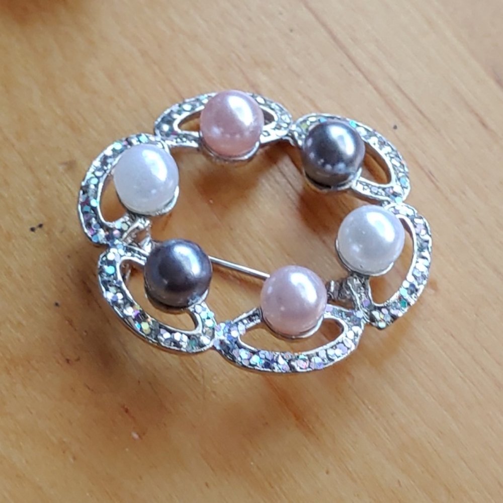 Silver Tone Brooch With Pink,Gray and Pearl White Pearls